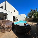 L'etoile De سانت ماري لا مير